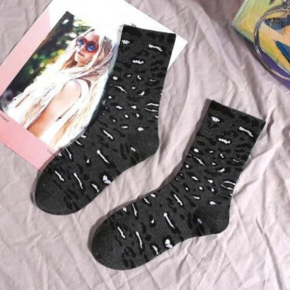 NWT Maggie Gray Leopard Print Crew Socks - Picture 1 of 4